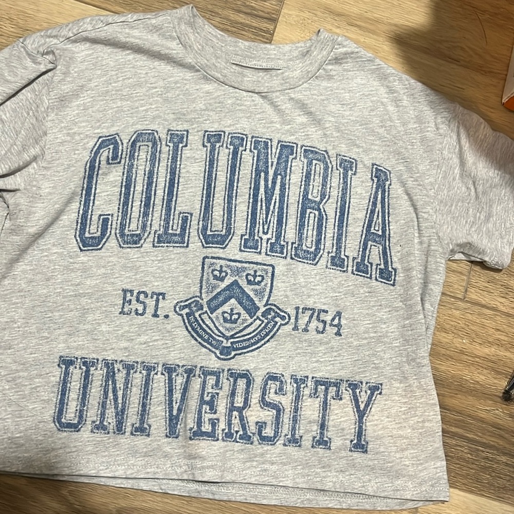 Grey small graphic short tee